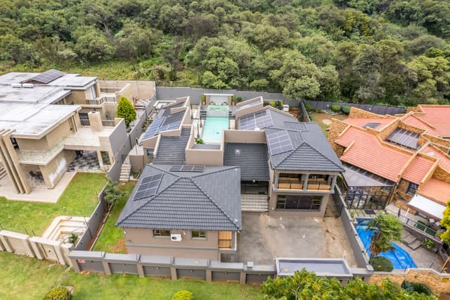 4 Bedroom Home + Flatlet For Sale in Bassonia